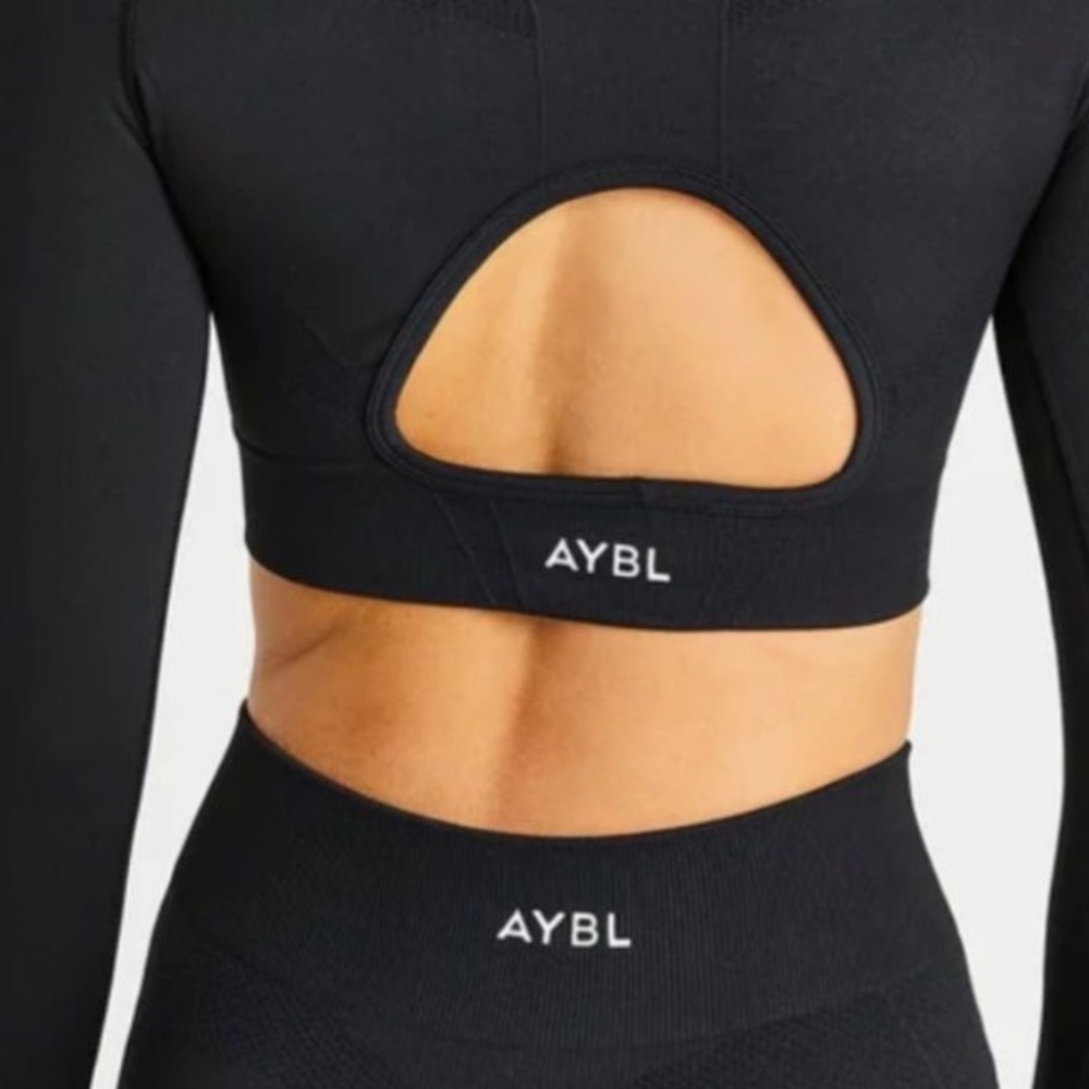 1/2off w❤️ AYBL Motion Seamless Long Sleeve Crop Top size small long sleeve 0204
